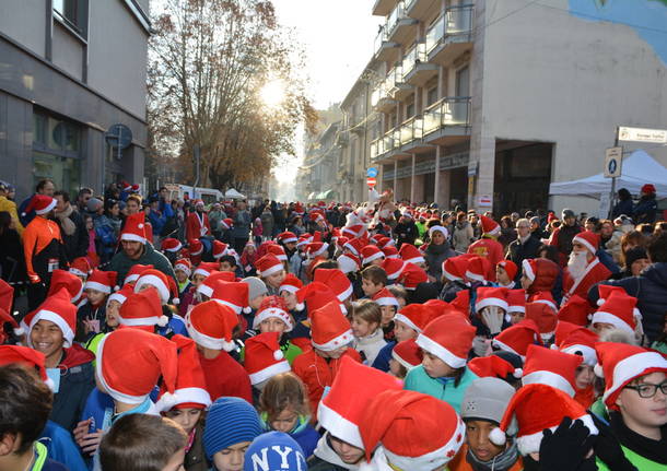 La corsa dei mille Babbi Natale a Tradate