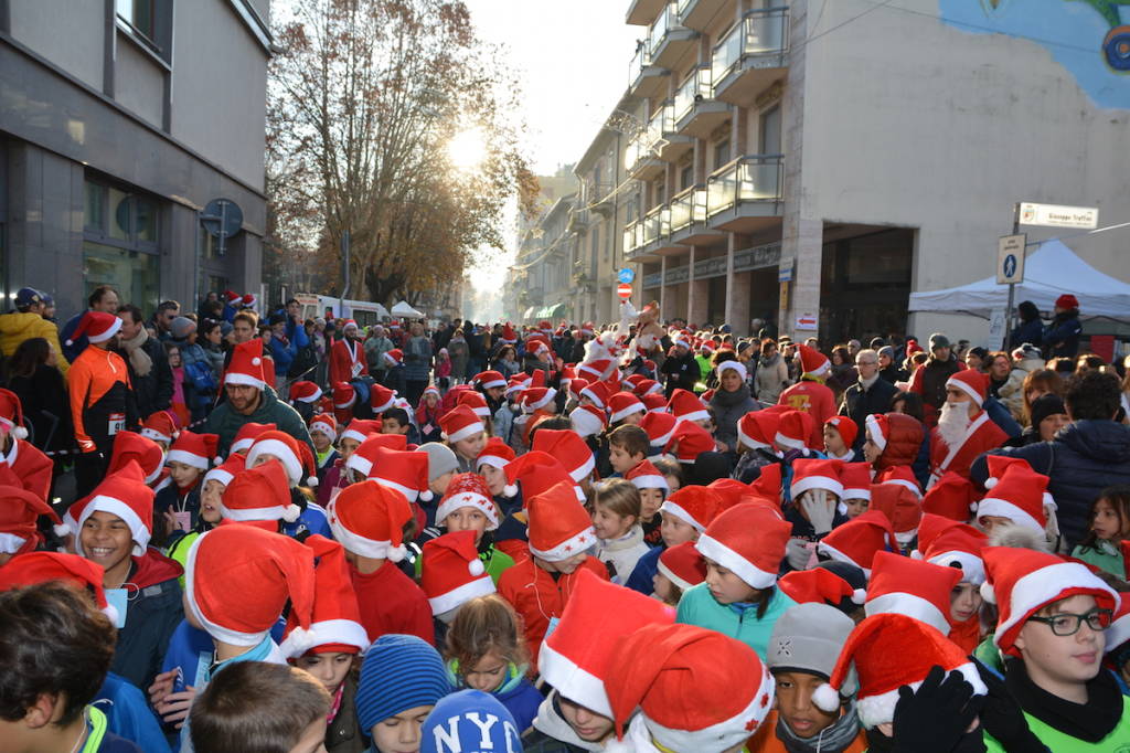 La corsa dei mille Babbi Natale a Tradate