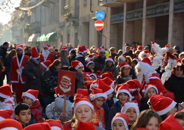 La corsa dei mille Babbi Natale a Tradate