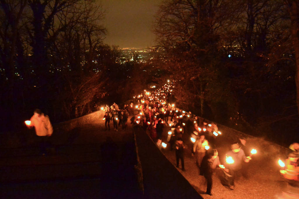 La fiaccolata al Sacro Monte