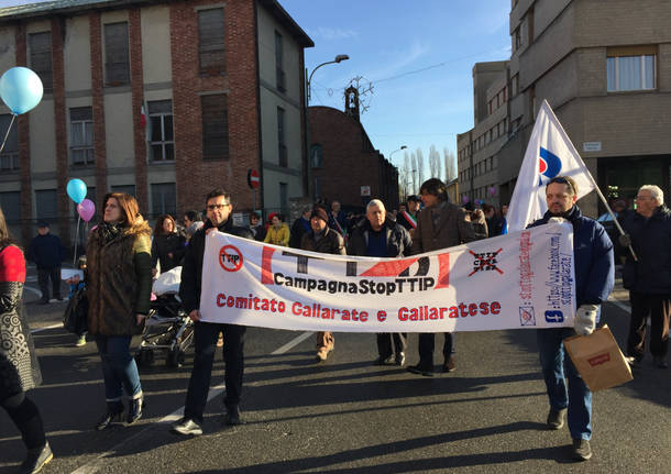 La protesta delle mamme all'ospedale di Angera