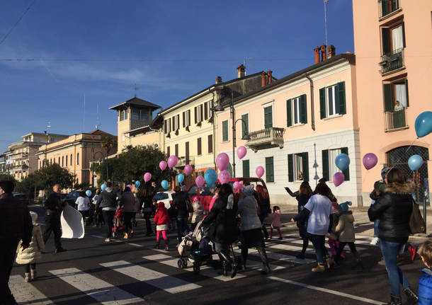 La protesta delle mamme all'ospedale di Angera