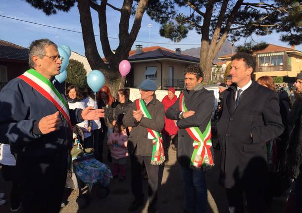 La protesta delle mamme per l'ospedale di angera