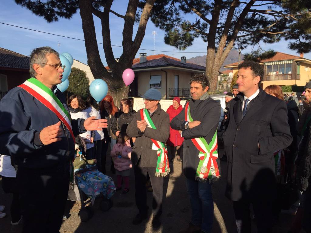 La protesta delle mamme per l'ospedale di angera