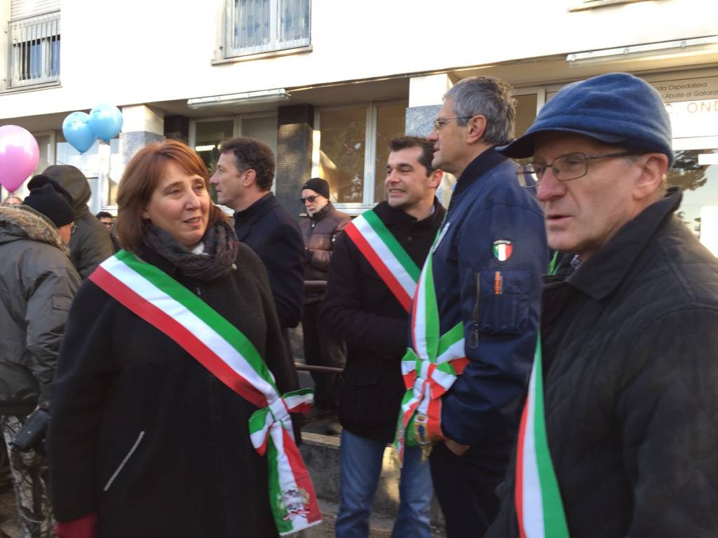 La protesta delle mamme per l'ospedale di angera