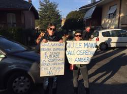 La protesta delle mamme per l'ospedale di angera