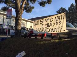 La protesta delle mamme per l'ospedale di angera