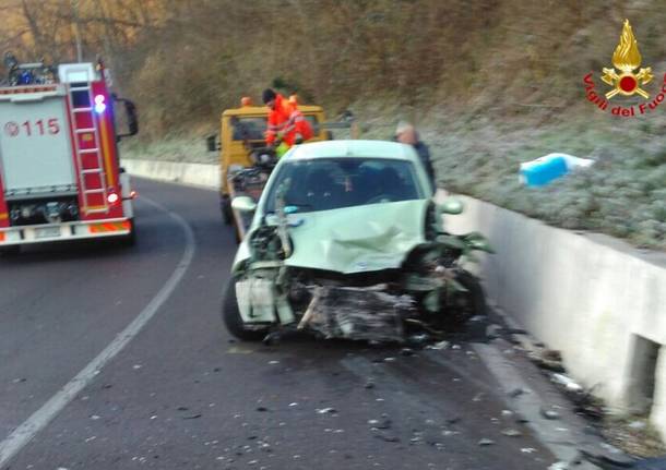 Scontro tra due auto, ferite due donne