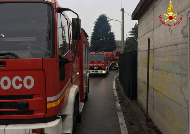 Treno contro camion, l'intervento dei vigili del fuoco