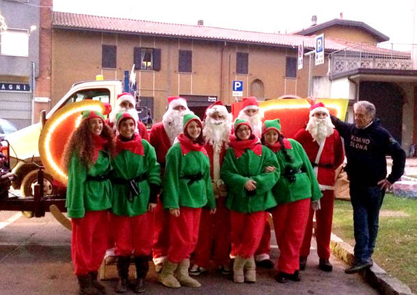 Babbo Natale Che Viene A Casa.Babbo Natale Porta I Doni Ai Bambini Ecco Come Fare