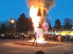 Brucia la befana a Tradate