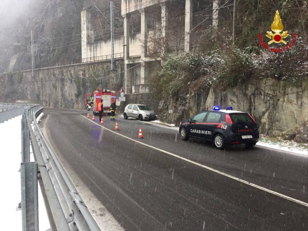 Interventi dei vigili del fuoco per la prima nevicata del 2017