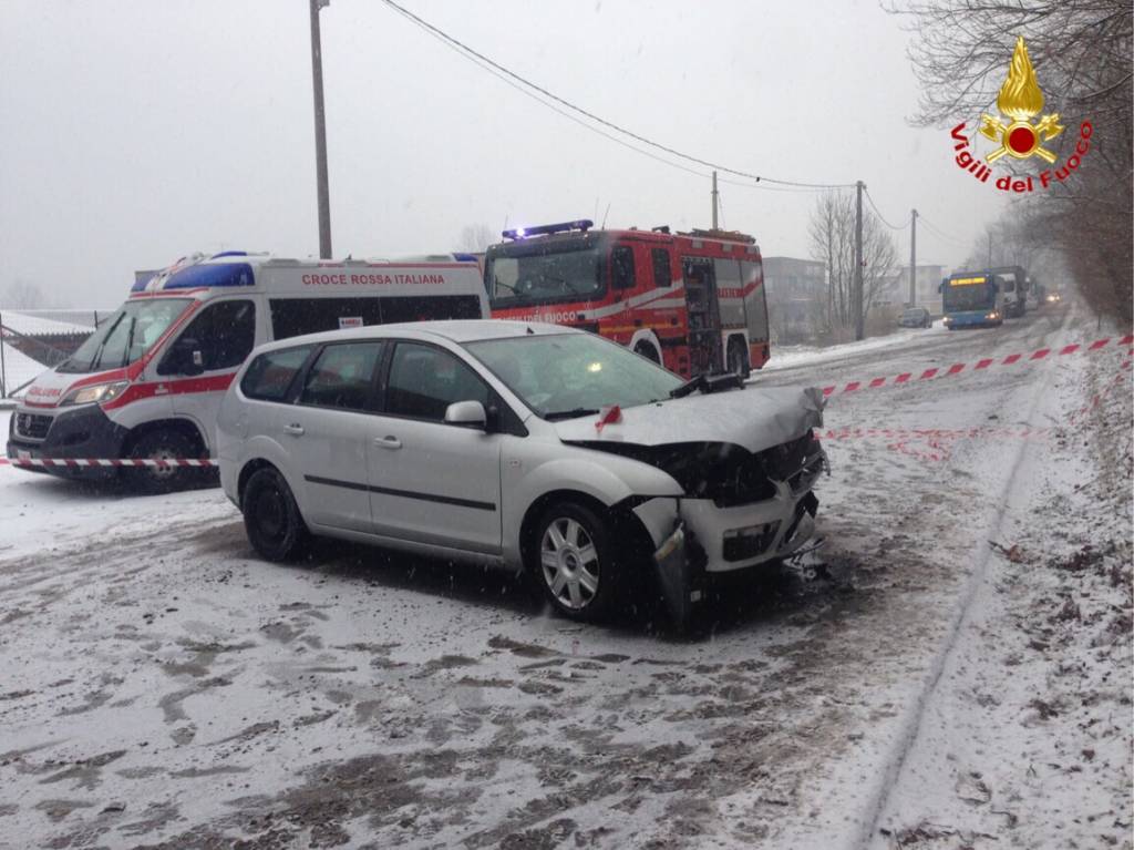 Interventi dei vigili del fuoco per la prima nevicata del 2017