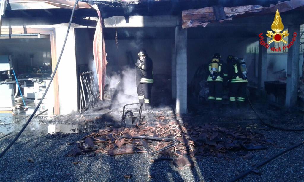 Incendio in un box di Varano Borghi