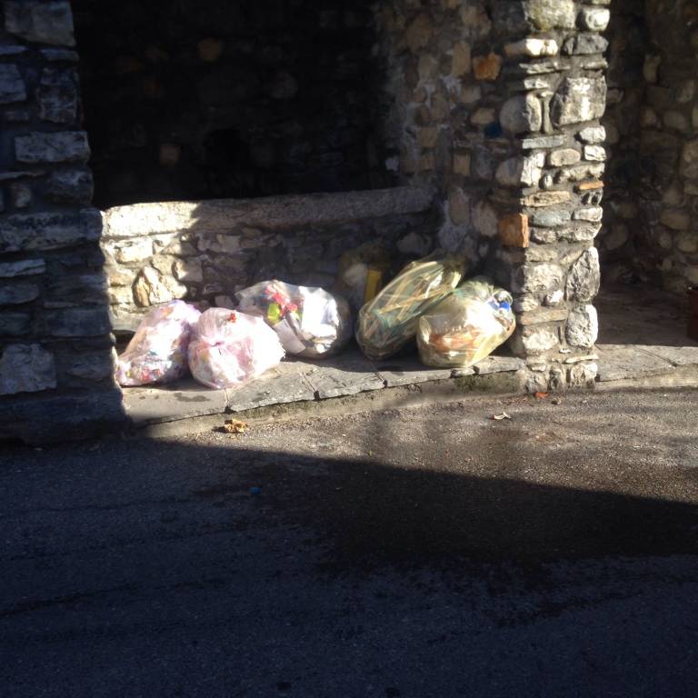 Sacchi abbandonati a Cuveglio