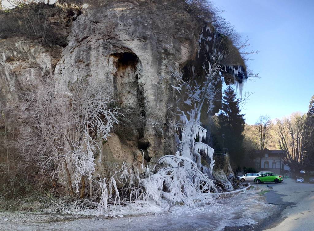 Ghiaccio e arte alle grotte