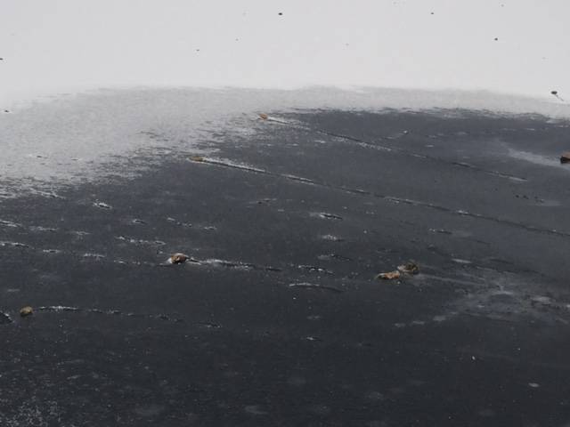 Il lago ghiacciato è pronto per il battesimo ortodosso