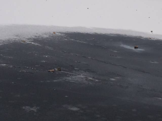 Il lago ghiacciato è pronto per il battesimo ortodosso