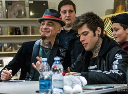 Fedez e J-Ax a Varese, in duemila per il firma copie da Varese Dischi (foto di Raffaele Della Pace)