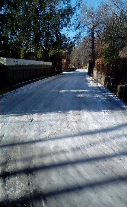 Ghiaccio sui marciapiedi Varese