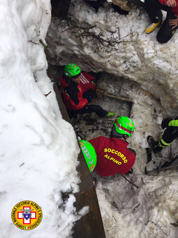 Il soccorso Alpino in azione a Rigopiano