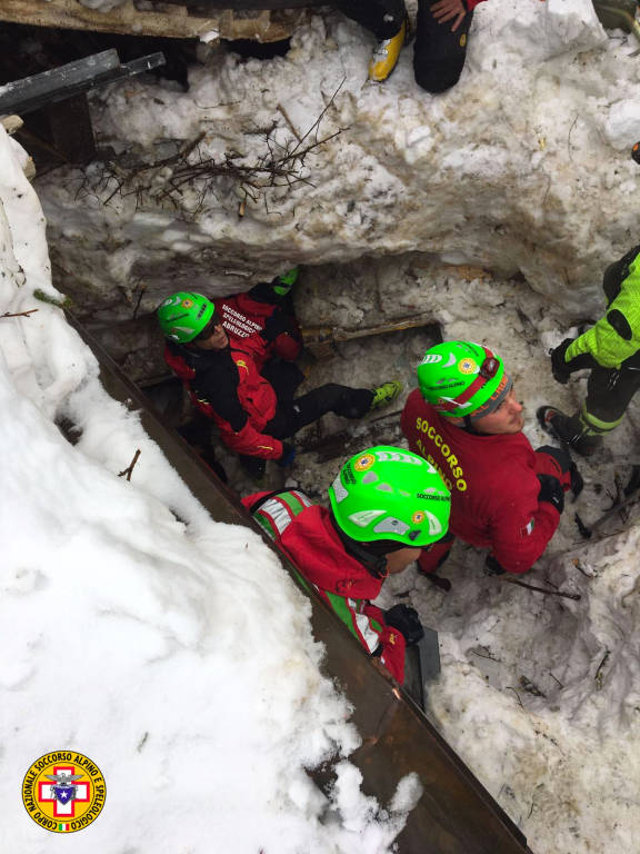 Il soccorso Alpino in azione a Rigopiano