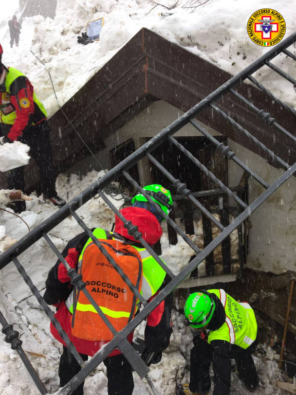 Il soccorso Alpino in azione a Rigopiano