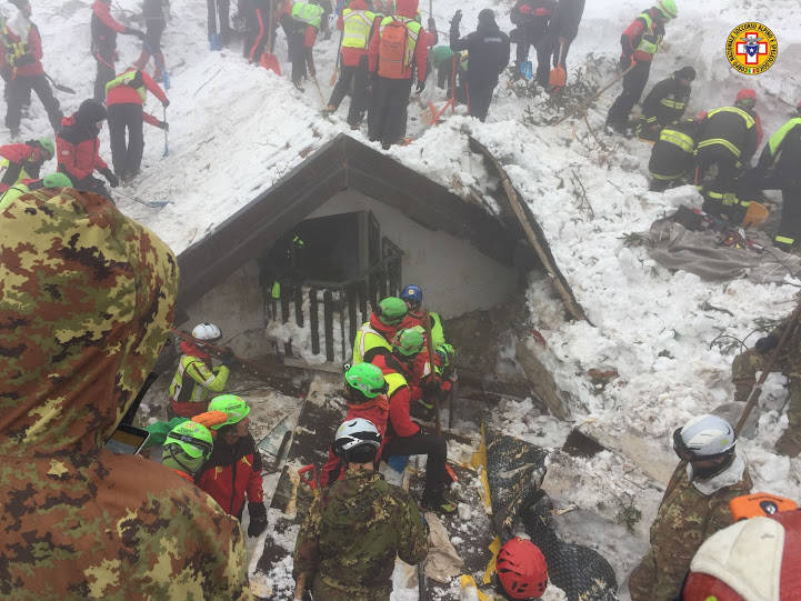 Il soccorso Alpino in azione a Rigopiano