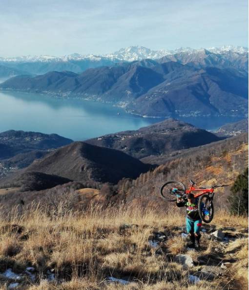 In bici in mezzo alla natura. Noi sporchiamo solo le ruote