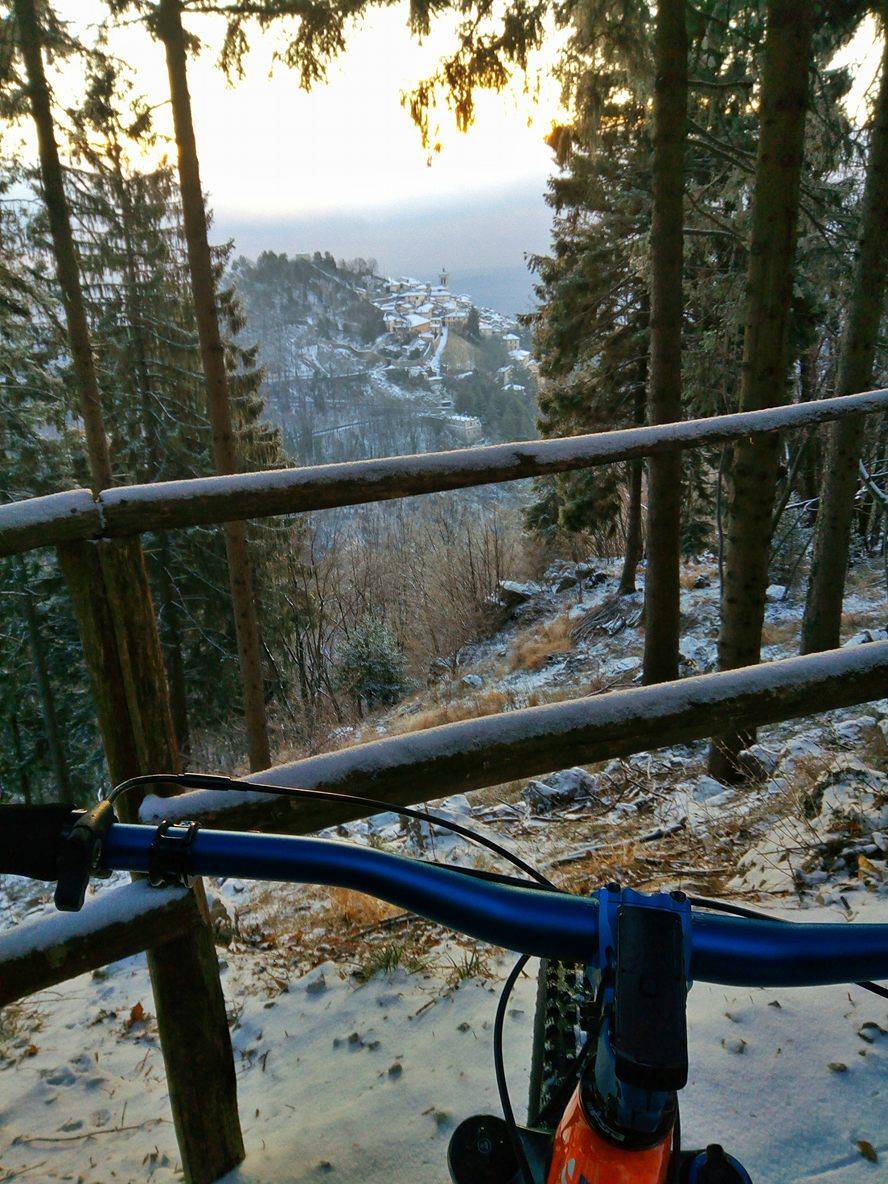 In bici in mezzo alla natura. Noi sporchiamo solo le ruote