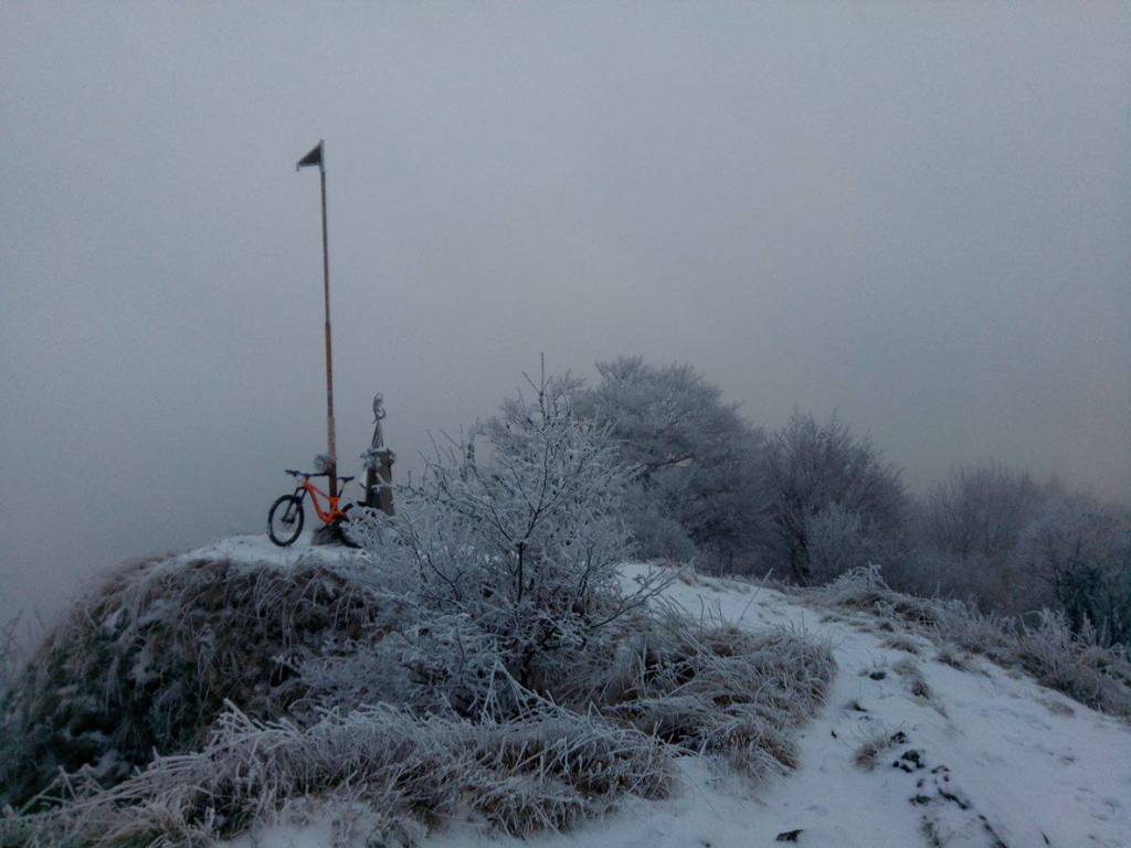 In bici in mezzo alla natura. Noi sporchiamo solo le ruote