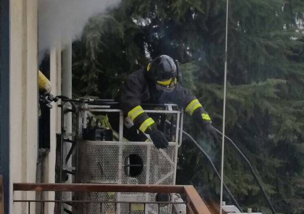 Incendio in un appartamento a Saronno