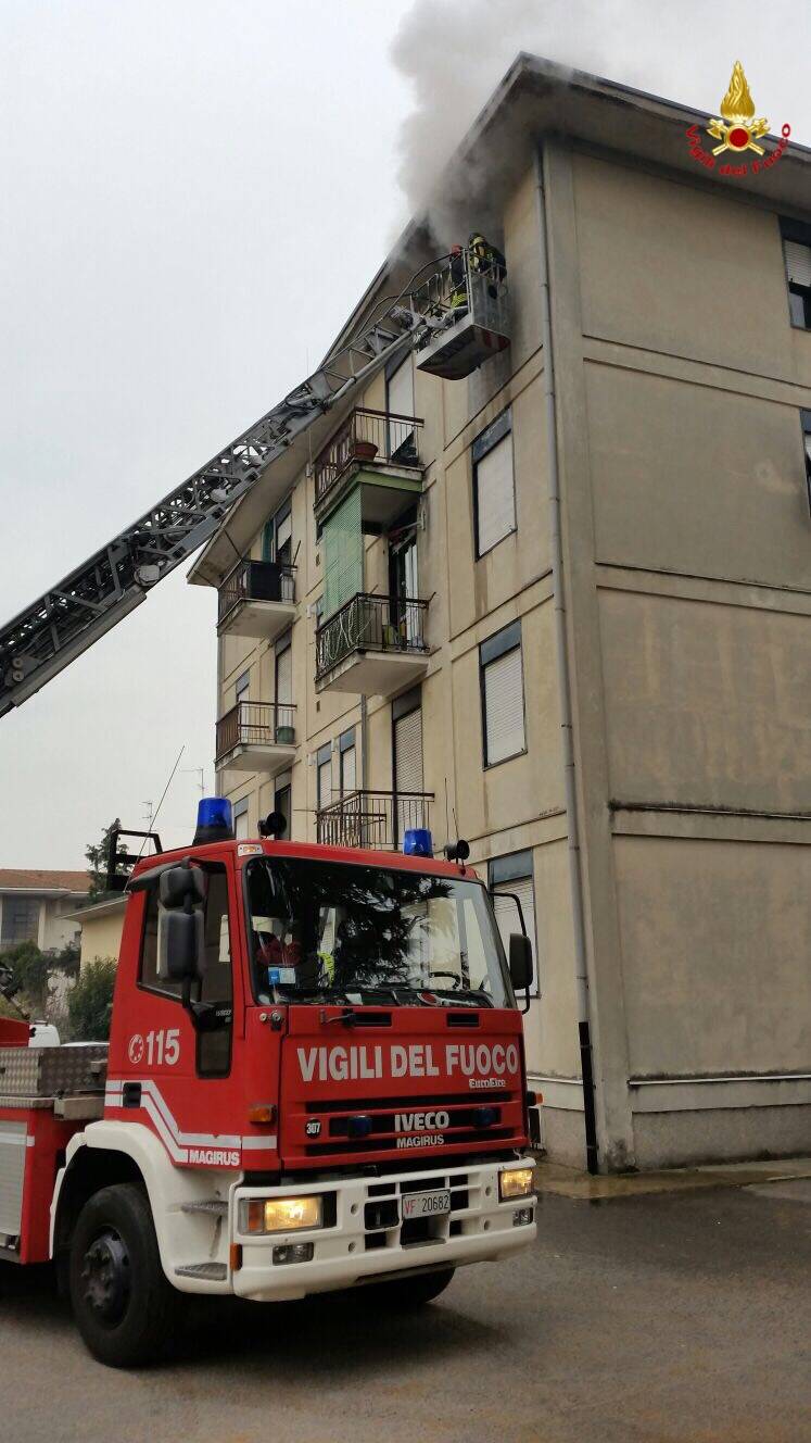 Incendio in un appartamento a Saronno