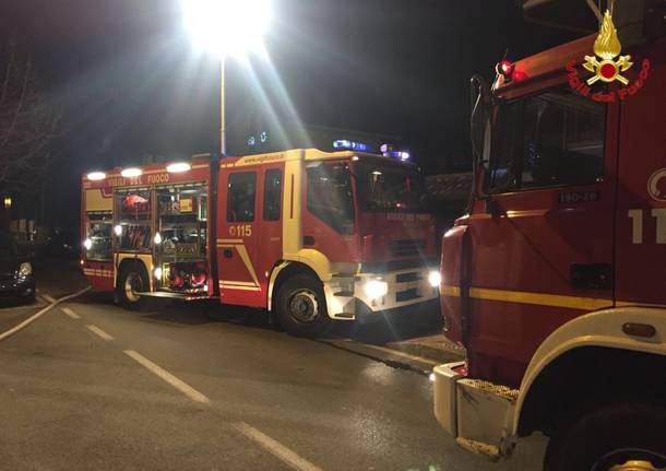 incendio tetto caronno pertusella