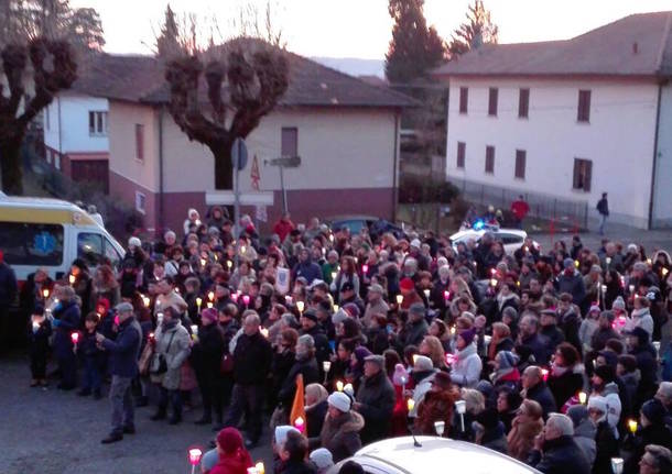 La Fiaccolata per l'Ospedale di Angera