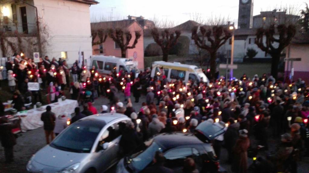 La Fiaccolata per l'Ospedale di Angera