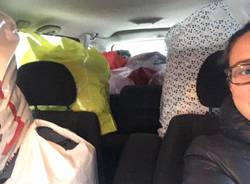 La raccolta di abiti per i senzatetto