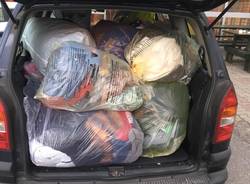 La raccolta di abiti per i senzatetto