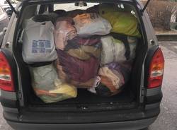 La raccolta di abiti per i senzatetto