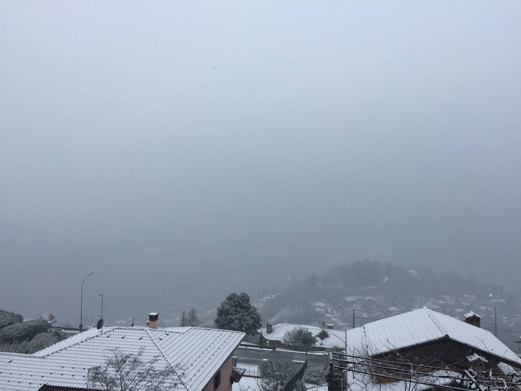 Laveno Mombello sotto la neve 