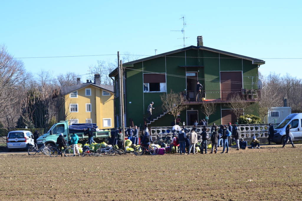 Lo sgombero dei profughi di Samarate