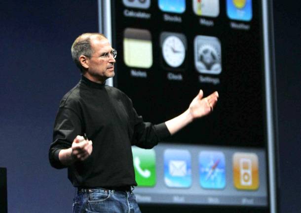 steve jobs presenta iphone