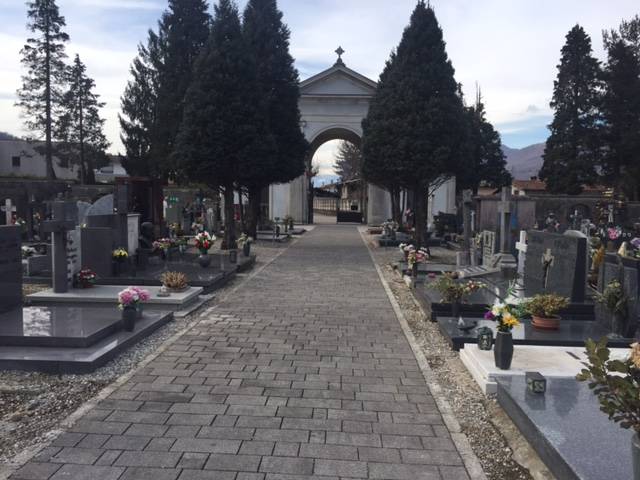 Quanta vita nei cimiteri