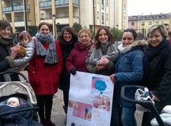 Il flash mob sull\'allattamento a Malnate