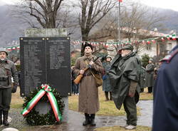 L\'omaggio degli Alpini ai Caduti