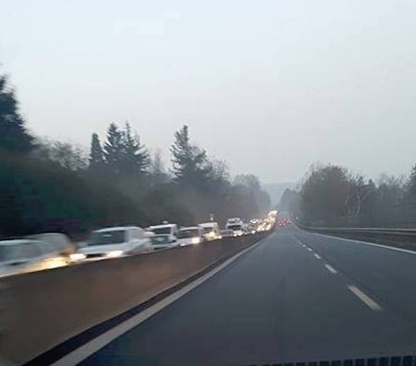 A-8, il traffico infernale in entrata a Varese