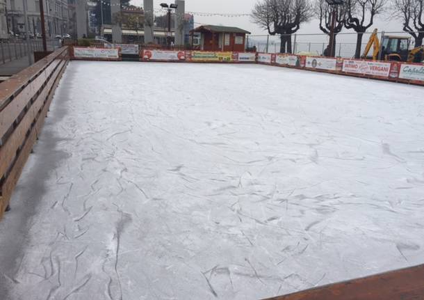 Ghiaccio in piazza si pattina fino al 12