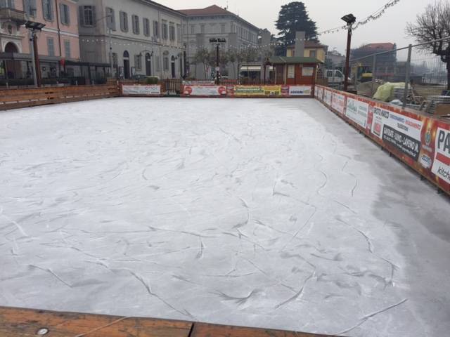 Ghiaccio in piazza si pattina fino al 12