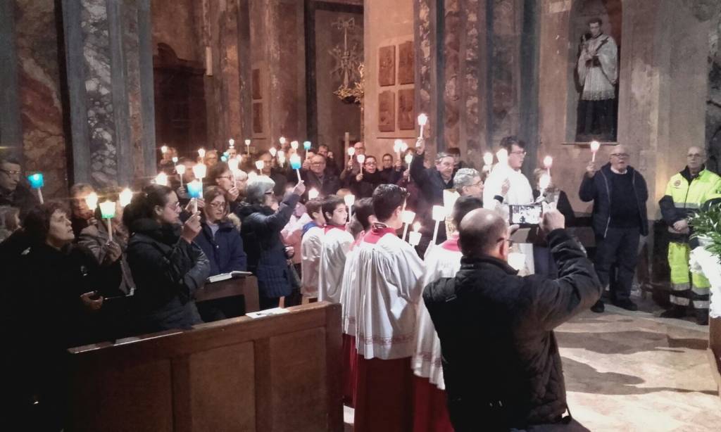 Ceri accesi per salutare Santa Bernadette