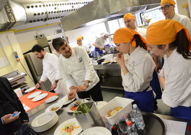 Chef Garzillo "sfida" i ragazzi del De Filippi
